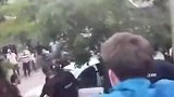 巴萨vs西班牙人场外发生车祸 有球迷倒地不起