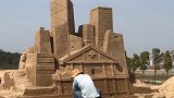 高手在民间，牛人用沙土堆出来一个人物画像，厉害了。