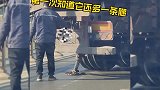 原来，车还有一条腿