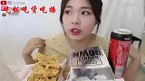高颜值美女吃肯德基新品 培根鸡腿重磅肉堡 好吃