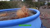 把三种汽水和牙膏丢入洞中会怎样？小伙亲测，结果大开眼界！