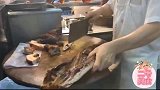 香港美食一头烤乳猪能做份盒饭，一份元，一天能卖头猪