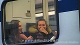 站台旁的暖心一幕，小伙为陌生女孩画心，生活还没那么糟
