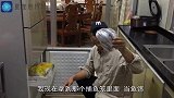 闲牛赶海发大财了，丢在水坑里的鱼笼，收获了一条上十斤的大石斑