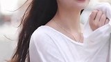 成都街拍美女是梦中小仙女，你害羞的模样，是我恋爱的感觉！