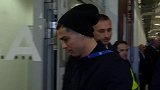 再战药厂！C罗率尤文群星抵达球场 总裁“戴帽”亮相