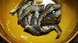 客家人做油焖大虾，做法简单，虾肉滑嫩鲜香