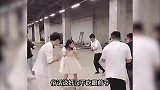 爆笑合集：小姐姐和人打赌猜谜语，从来就没输过
