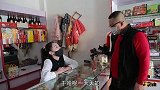 小伙超市买烟，没想涨价了，一咳嗽美女连钱都不要了