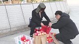 温州农村男子卖苹果，2元一斤没人买，7元一斤却有很多人要买