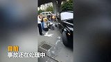 【四川】外卖小哥送餐途中撞上劳斯莱斯 路人连叹：这下赔惨了！