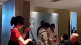 小叔子结婚，大嫂随礼时一掷千金，嫂子，我给他安排
