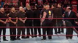 WWE-16年-RAW第1225期：高柏遭海曼话语激怒 单挑保安群险与莱斯纳开打-花絮