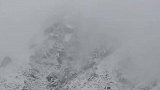 云南的天气有多神奇！隧道一边大雪封山一边阳光明媚
