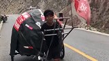 去西藏路上遇见的徒步小伙，坚强的小伙