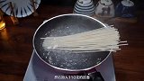 煮面条是冷水下锅还是热水下锅