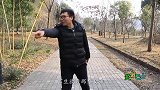 两男子路边欺负美女，小伙挺身而出