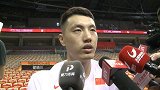 中国男篮-17年-中国男篮红队回乡迎首秀 看中国第一射手如何调教小鲜肉-新闻