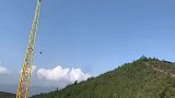 人在前面飞，魂在后面追