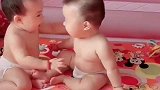 两兄弟一言不合就亲亲，我这是生了一对啥！