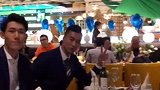 看一群大长腿如何吃垮这家自助