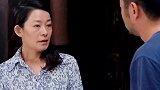 残疾女孩靠一双巧手，为家里挣钱。