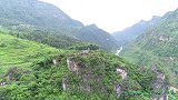 贵州一山顶独居6旬老人，无人机飞过去一看，生活比神仙还好