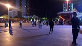 山西孝义市：晚上旧广场跳舞的都是小年轻人，太嗨了