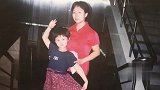 杨紫晒童年照为妈妈庆生 妈妈年轻时和女儿一模一样