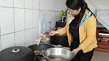 大同农村媳妇做了一大锅羊杂，配上黄糕 ,吃完直呼过瘾