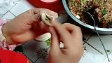 巧手包饺子一拧就一个,这速度无人能敌,全村最快的