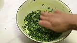 一把菠菜加把面，做出特色美食，蘸上辣子蒜水水超美味