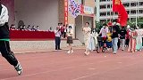校运会上学校操场惊现御驾,这届学生真的太有创意了