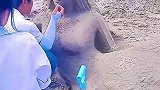 男子用沙子堆出的美人鱼，其样貌栩栩如生