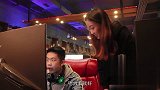 为得到女网管的香吻，小伙熬夜通宵终拿五杀