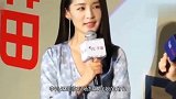张若昀在发布会上向李沁下跪求婚，虽是节目环节也很尴尬，还好情