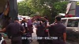 中国禁止进口洋垃圾，这个地方的超市用树叶代替塑料袋