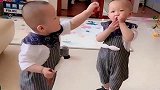 双胞胎兄弟俩的日常搞笑，太逗了