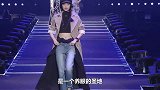 日本模特走秀满脸不高兴，但摘下帽子的瞬间，网友：是心动呀！