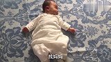 刚睡醒的小宝宝会有哪些反应？一系列的表现超可爱，萌化了人心！