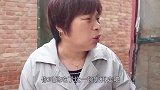 儿子怕老婆，鸡蛋都只敢偷偷的给母亲吃，邻居看不下去了！