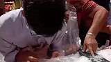 看看父母为了省点钱，真拼了