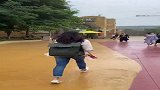 去鬼屋被工作人员吓到了，出来一直等着报复别人！