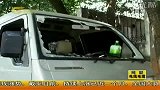 保安酒后发大飙 怒砸9辆车-7月15日