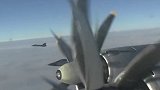 俄图95轰炸机巡飞北极与远东 美空军F-22战斗机拦截伴飞