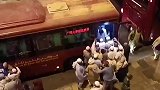 在沙特看到了曾经广州的公交车，这是我们资助沙特？