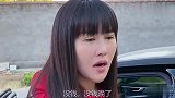 主人外出，金毛欢送主人，趁机讹诈主人，最后主人只好妥协，逗