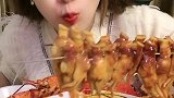 这就是竹节蛏，看小姐姐吃的真馋人啊