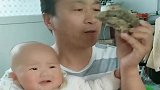 爷爷故意在孙子面前吃肉，接下来一幕，看完别笑！