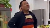 军人儿子休假瞒着父母回家 父亲激动得转身叉腰控制眼泪